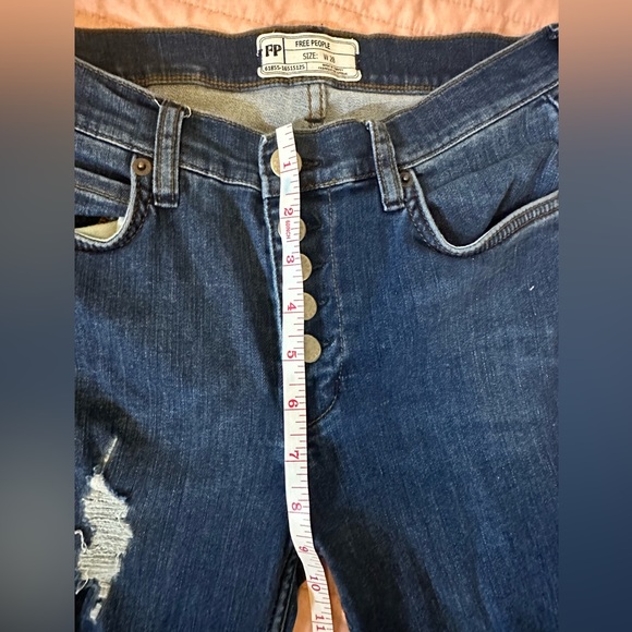 Free People distressed skinny jean | Size 28 - Picture 4 of 7